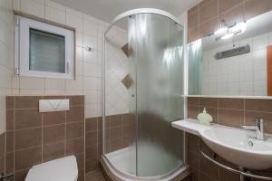 Kúpeľňa v ubytovaní Luxury Bellavista Amazing sea Holidays with Private Beach & Parking