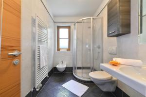 Koupelna v ubytování Villa Sole + 33 fotografií