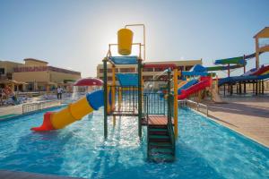 Casa Mare Resort - ex, Royal Tulip Beach Resort内部或周边的泳池