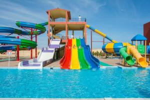 Casa Mare Resort - ex, Royal Tulip Beach Resort内部或周边的泳池