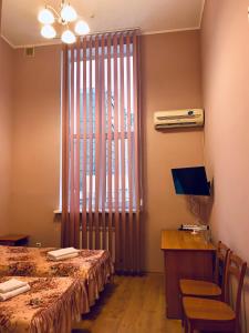 TV a/nebo společenská místnost v ubytování Inn on Zhytomyrska + 23 fotografií