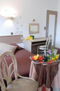 Χώρος καθιστικού στο Logis Hôtel Restaurant Les Capucins