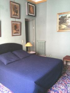 Säng eller sängar i ett rum på LOUVRE VENDOME with air conditionning