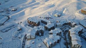 Hostel near ski lift v zimě