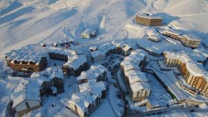 Hostel near ski lift v zimě