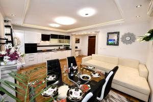 Kuchyň nebo kuchyňský kout v ubytování Apartment Markovski