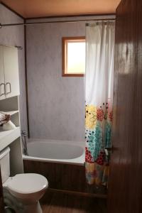 Koupelna v ubytování Cabañas Río Quemille