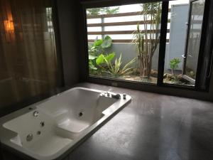 LI-GIN Motel tesisinde bir banyo