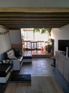 Afbeelding uit fotogalerij van Loft mezzanine verrière avec vue in Saint-Denis