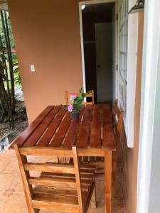 a wooden table with a potted plant on a porch at Cabañas Azuero 