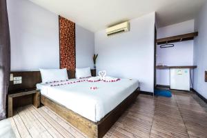 Letto o letti in una camera di Phi Phi Sea Sky Resort