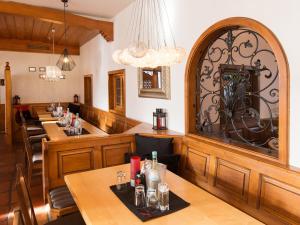Getränke in der Unterkunft DORMERO Hotel München-Kirchheim Messe