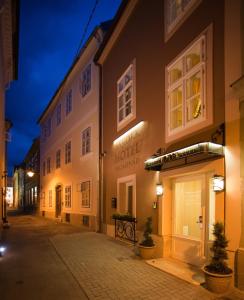 Foto dalla galleria di Barokk Hotel Promenád a Győr