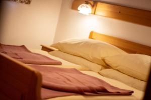 Letto o letti in una camera di Ferienhäuser Paunger