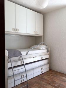 Двуетажно легло или двуетажни легла в стая в CASA ELEGANTE IN RIVA AL MARE CON AMPI SPAZI ESTERNI