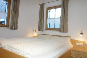 A bed or beds in a room at Ferienwohnung Brugger