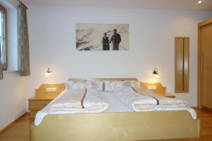 A bed or beds in a room at Ferienwohnung Brugger