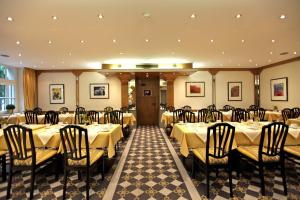 a dining room with tables and chairs in it at Hotel Viktoria in Cologne