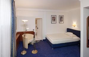 Postel nebo postele na pokoji v ubytování Hotel Viktoria