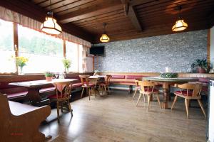 Reštaurácia alebo iné gastronomické zariadenie v ubytovaní Almliesl RADS-415