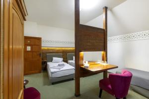 Voodi või voodid majutusasutuse Hotel U Simla toas