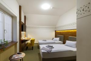 Voodi või voodid majutusasutuse Hotel U Simla toas