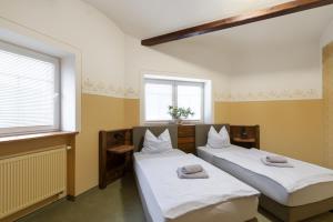 Voodi või voodid majutusasutuse Hotel U Simla toas