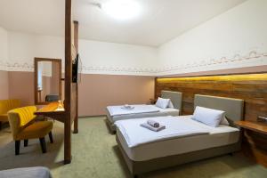 Voodi või voodid majutusasutuse Hotel U Simla toas