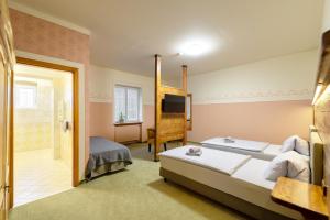 Voodi või voodid majutusasutuse Hotel U Simla toas