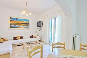 Postel nebo postele na pokoji v ubytování Beach Villa Oneiro + 37 fotografií