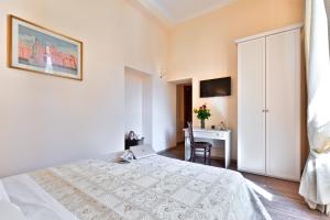 A bed or beds in a room at Vatican Domus Luxury Rooms