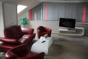 TV a/nebo společenská místnost v ubytování Check Inn Hotel Merseburg