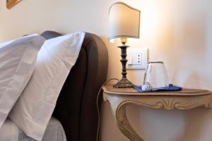 A bed or beds in a room at Vatican Domus Luxury Rooms