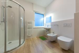 A bathroom at City Charme Apartments Még 37 kép