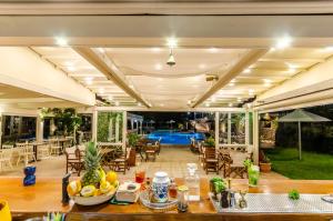Bazén v ubytování Pela Mare Hotel nebo v jeho okolí