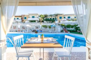 Bazén v ubytování Pela Mare Hotel nebo v jeho okolí
