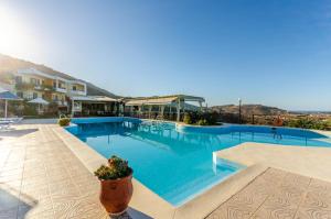 Bazén v ubytování Pela Mare Hotel nebo v jeho okolí