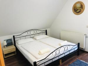 Postel nebo postele na pokoji v ubytování Ferienwohnungen SENA, Burgebrach