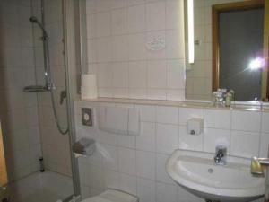 Um banheiro em Posthotel Hans Sacks