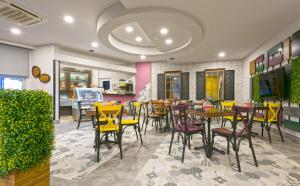 Restaurace v ubytování Monart City Hotel - All Inclusive Plus
