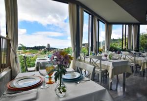 Un restaurante o sitio para comer en Quinta de San Amaro Rias Baixas
