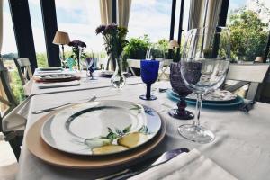 Comida en o cerca de este hotel