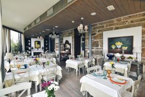 Un restaurante o sitio para comer en Quinta de San Amaro Rias Baixas