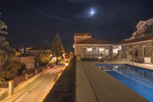 A piscina localizada em Casa das Muralhas ou nos arredores