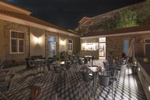 Um restaurante ou outro lugar para comer em Casa das Muralhas