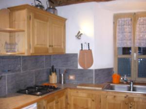 A kitchen or kitchenette at Casetta Villa