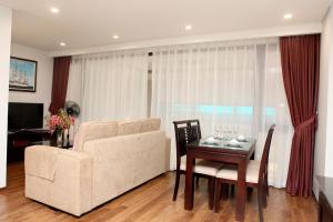 Χώρος καθιστικού στο Monaco Building Double Queen Bedroom