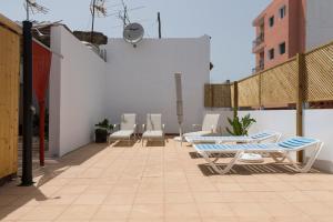 Patio nebo venkovní prostory v ubytování Private Solarium - 2BR House Near the Airport