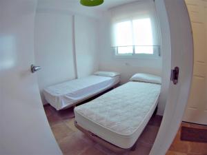 Posteľ alebo postele v izbe v ubytovaní VACAY Villa Anna, jardín privado, piscina comunitaria, en Costa Brava, L'Escala!