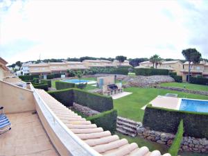 Bazén v ubytovaní VACAY Villa Anna, jardín privado, piscina comunitaria, en Costa Brava, L'Escala! alebo v jeho blízkosti